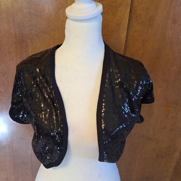 Derek Heart Black Bolero Shrug - Picture 2 of 8